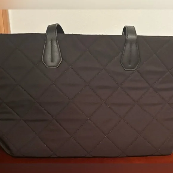 Chico's Black Quilted Fabric Tote-bag Condition NWOT Everyday Bag - Picture 2 of 6